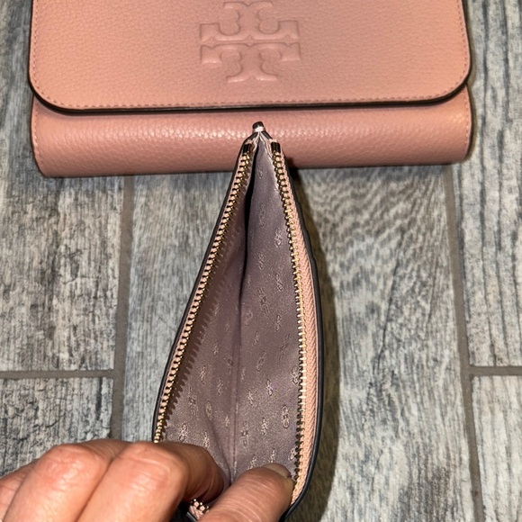 Tory Burch Pink Leather Crossbody wallet bag. - Picture 10 of 11